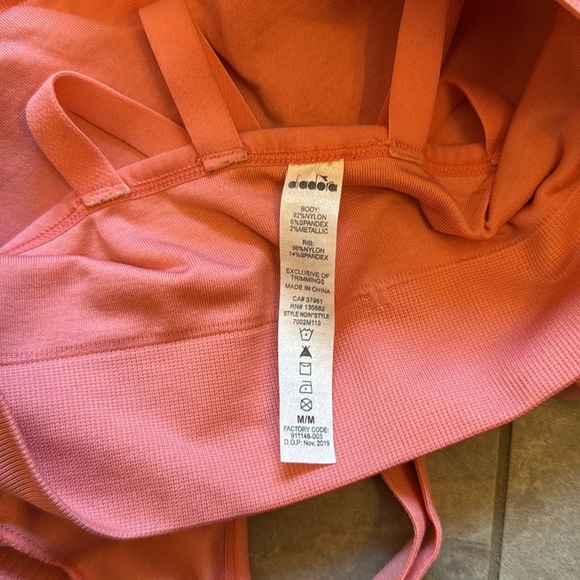 NWOT Diadora Seamless Coral Sports Bra - Picture 3 of 4